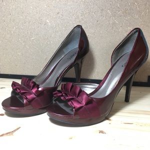 Carlos reddish open toed heals w/ruffle